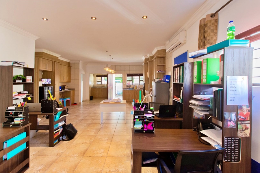 7 Bedroom Property for Sale in Middedorp Western Cape